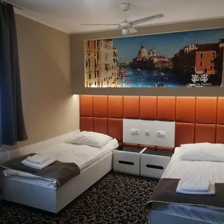 Venecia Palace فندق Michałowice